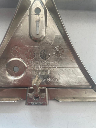 Moldura De Parrilla Lancer 08-15 Crom Usada Orig